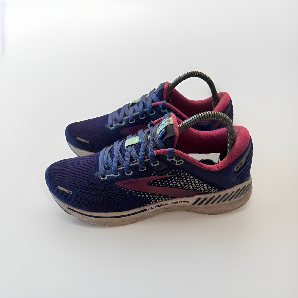 Brooks Adrenaline GTS 22 Running Shoes Womens Size 8.5 Sneakers Training Purple